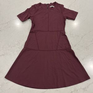 Athleta Sz XS Womens Burgundy Short Sleeve Stretch Dress Zipper Athleisure Seams